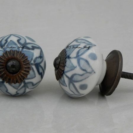 Grey Poinsettia Knob (1)